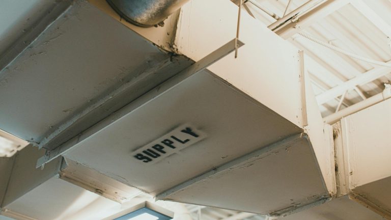 Installer une VMC dans une maison ancienne : ce qu’il faut prévoir