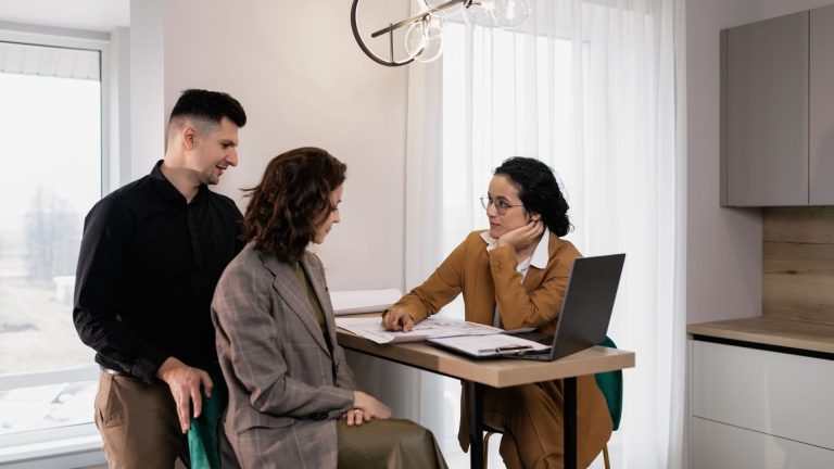 Comment choisir une agence immobilière locale sans se fier aux promesses ?