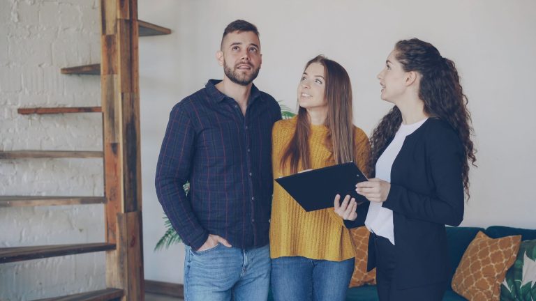 Quelle différence entre un notaire et un agent immobilier ?